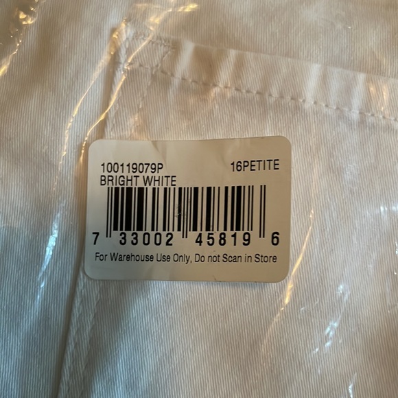 Style & Co - NWT - petite cropped white jeans; size 16P - Picture 4 of 4